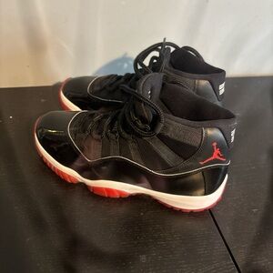 Air Jordan 11 Retro 'Bred' 2019
comes in clear case